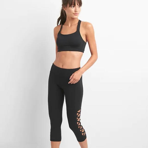 Gap GFast High Rise Blackout Cutout Capris XSP - Picture 4 of 6